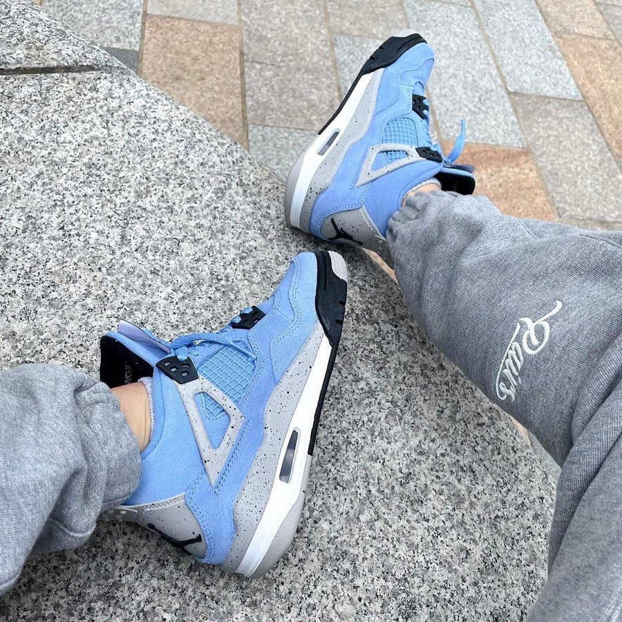 NIKE AIR JORDAN 4 RETRO UNIVERSITY BLUE